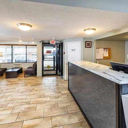 Econo Lodge Miramichi Bagian luar foto