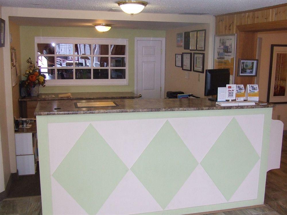 Econo Lodge Miramichi Bagian luar foto