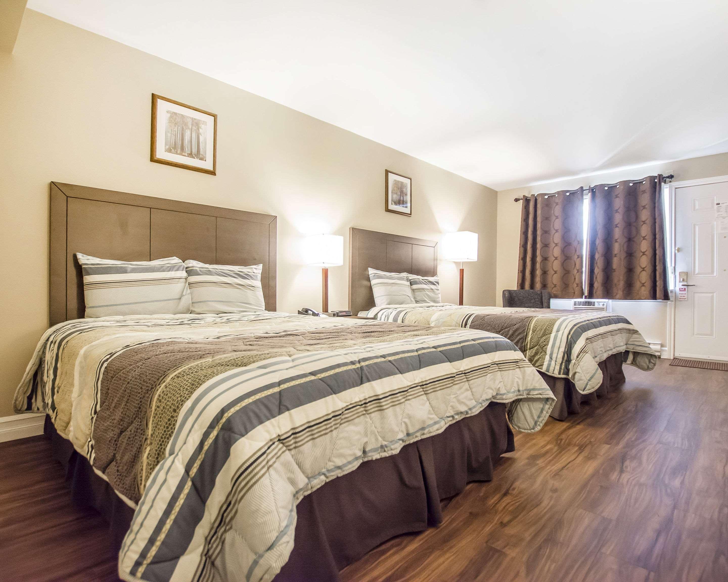 Econo Lodge Miramichi Bagian luar foto