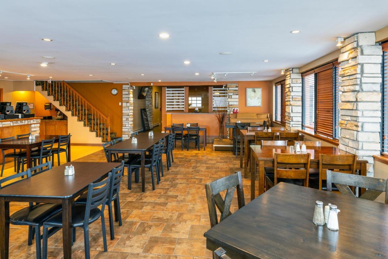 Econo Lodge Miramichi Bagian luar foto
