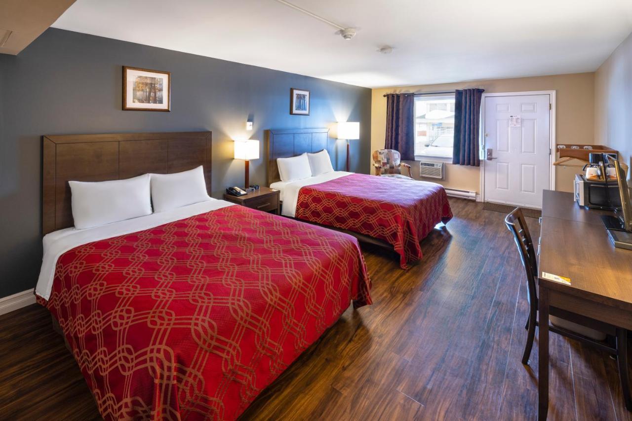 Econo Lodge Miramichi Bagian luar foto