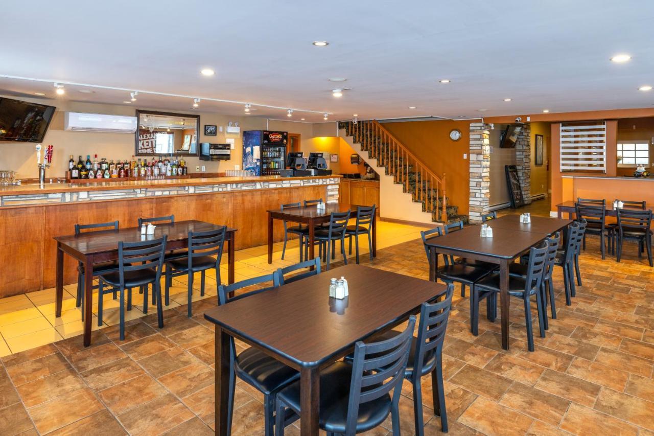 Econo Lodge Miramichi Bagian luar foto
