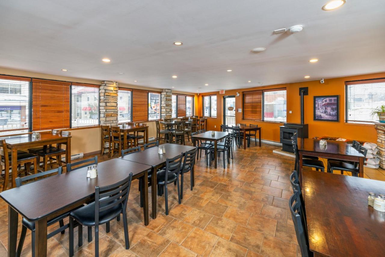 Econo Lodge Miramichi Bagian luar foto