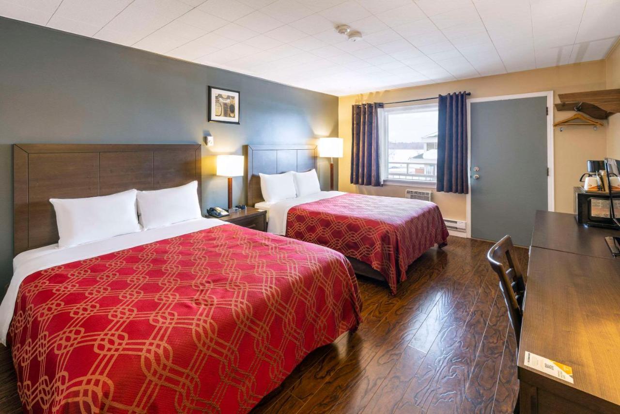 Econo Lodge Miramichi Bagian luar foto