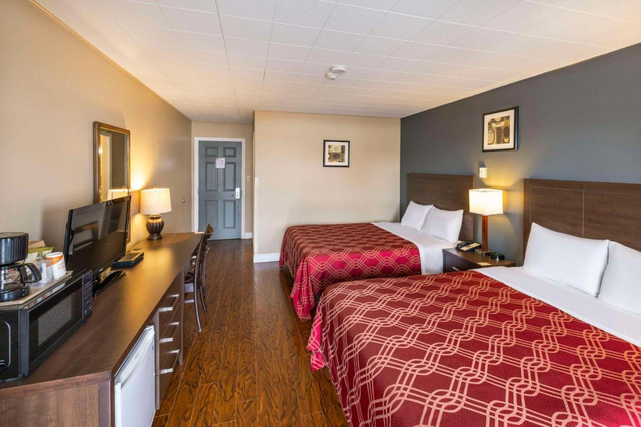 Econo Lodge Miramichi Bagian luar foto