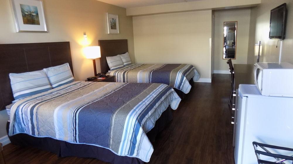 Econo Lodge Miramichi Bagian luar foto
