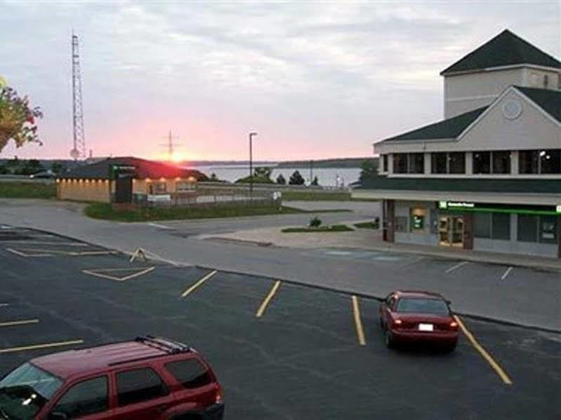 Econo Lodge Miramichi Bagian luar foto