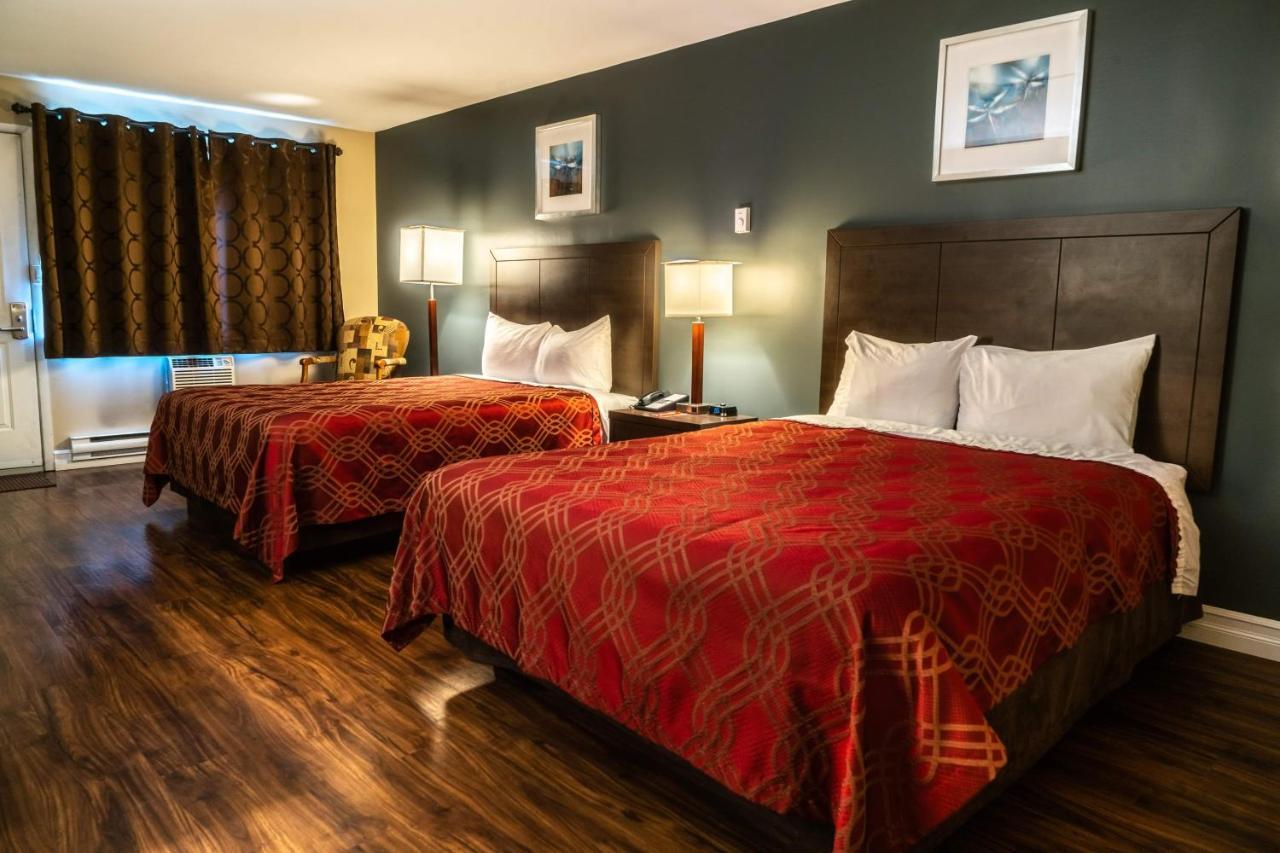 Econo Lodge Miramichi Bagian luar foto