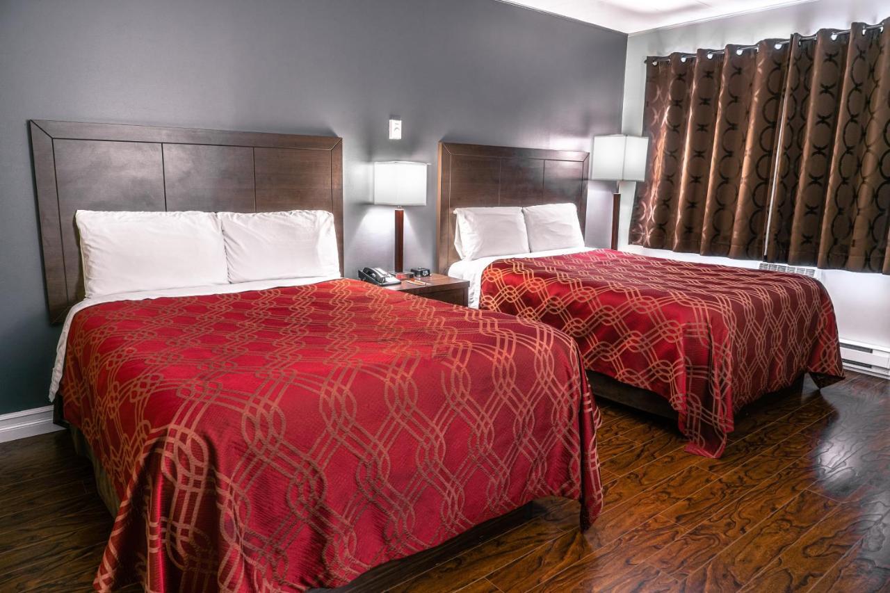 Econo Lodge Miramichi Bagian luar foto
