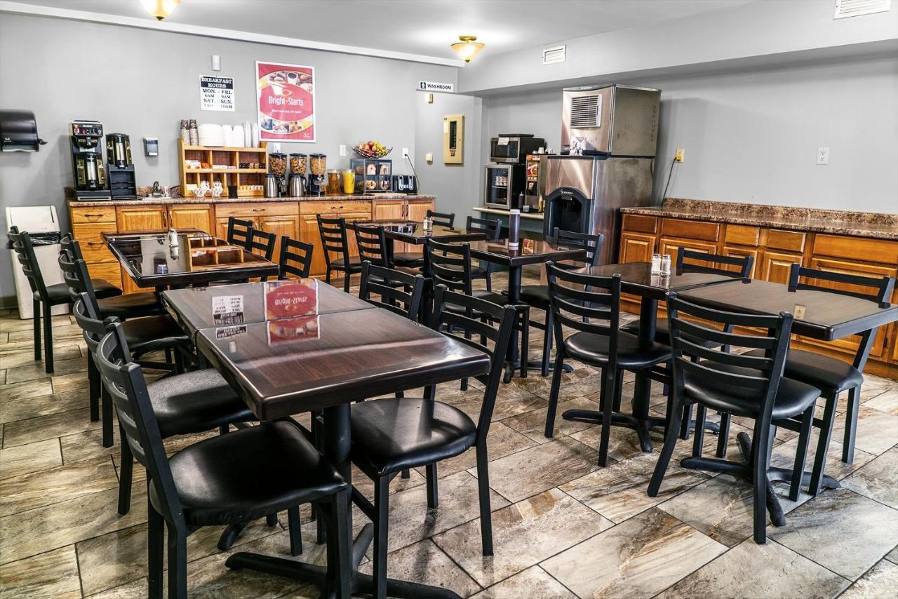 Econo Lodge Miramichi Bagian luar foto
